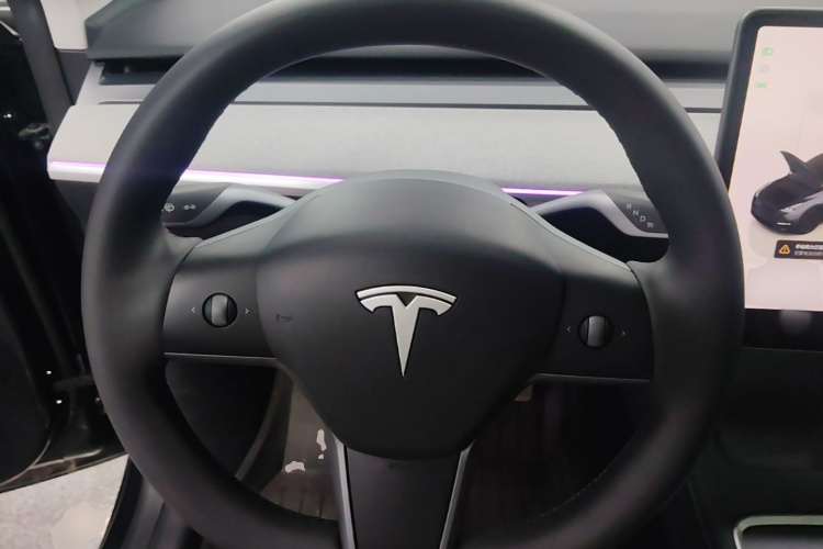 Tesla Model Y 2024 #11 Tesla Model Y 2024 car image #11