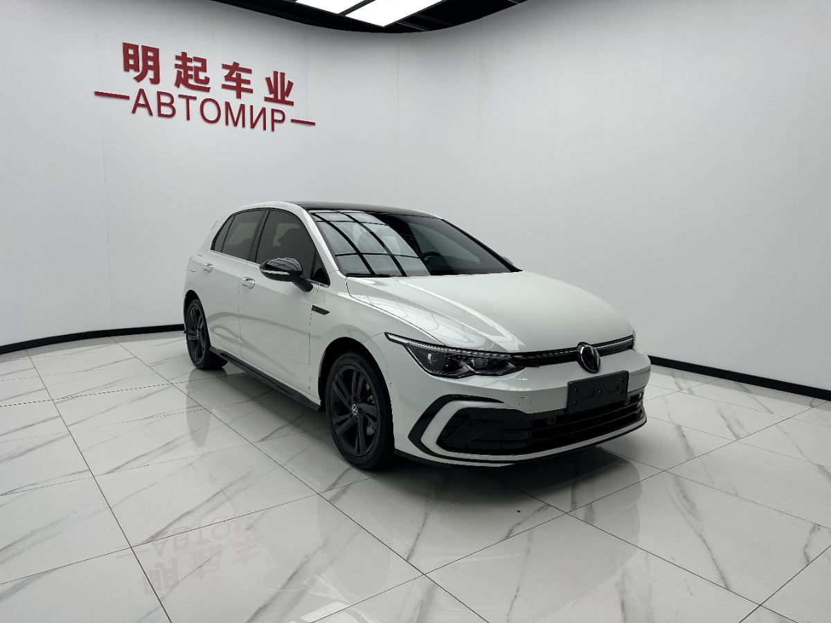 Volkswagen Golf 2023 car image #3