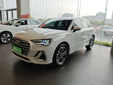 Audi Q3 2025 immagine di auto 