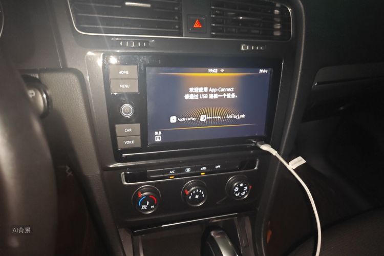 Volkswagen Golf 2019 car image #15