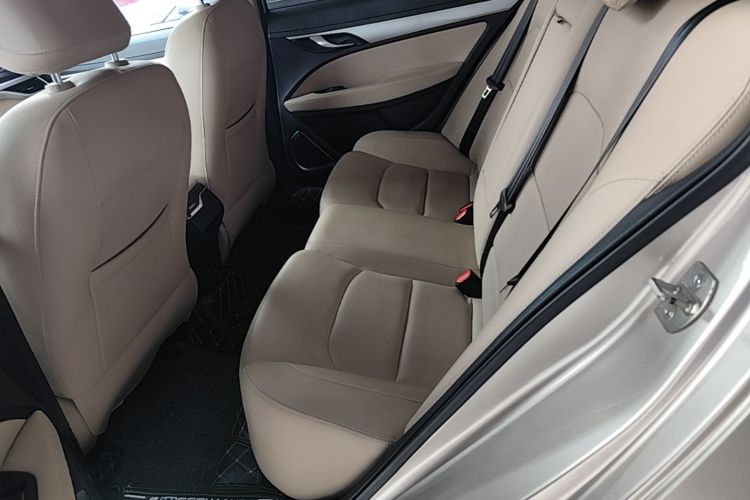 GEELY Emgrand 2018 car image #17