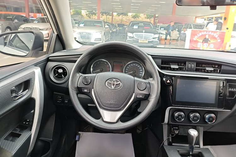 Toyota Corolla 2018 #11 Toyota Corolla 2018 car image #11