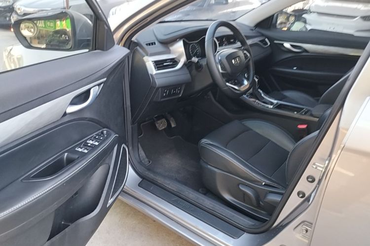 GEELY Emgrand 2019 car image #16