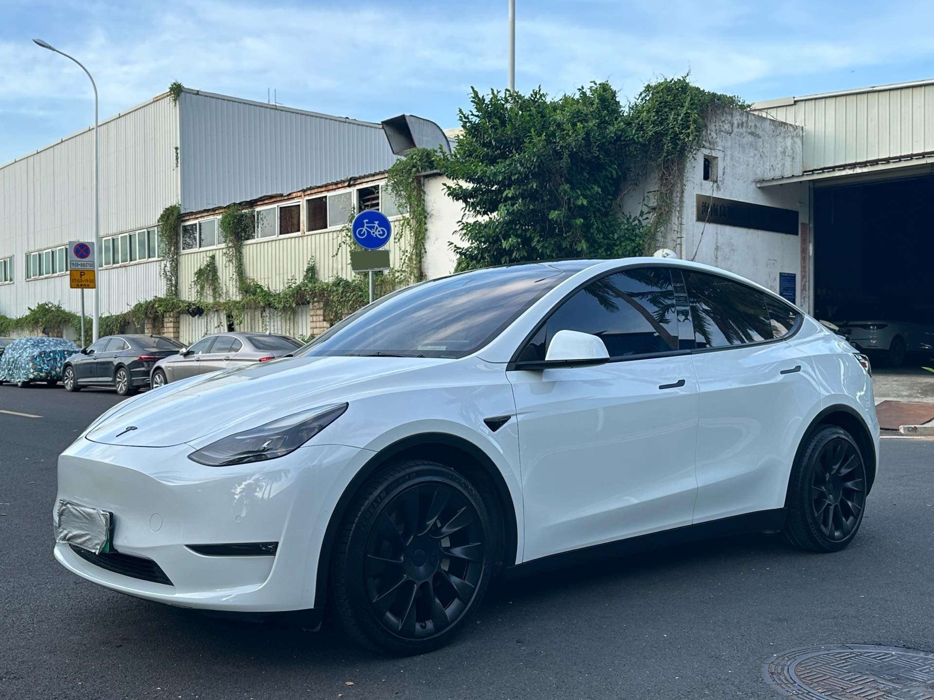 Tesla Model Y 2021 Tesla Model Y 2021 car image