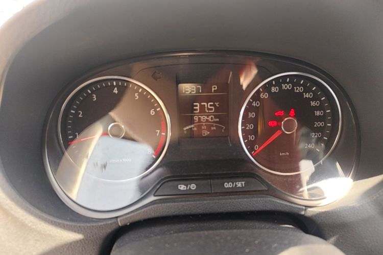 Volkswagen Polo 2015 car image #14
