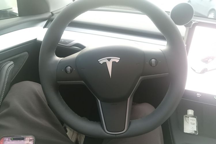 Tesla Model Y 2023 #11 Tesla Model Y 2023 car image #11