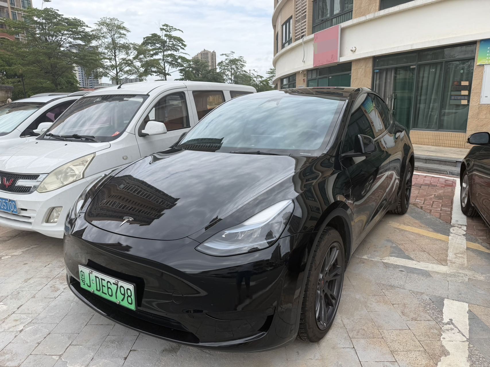 Tesla Model Y 2024 Tesla Model Y 2024 car image