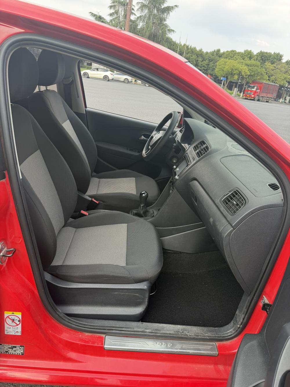 Volkswagen Polo 2014 car image #13