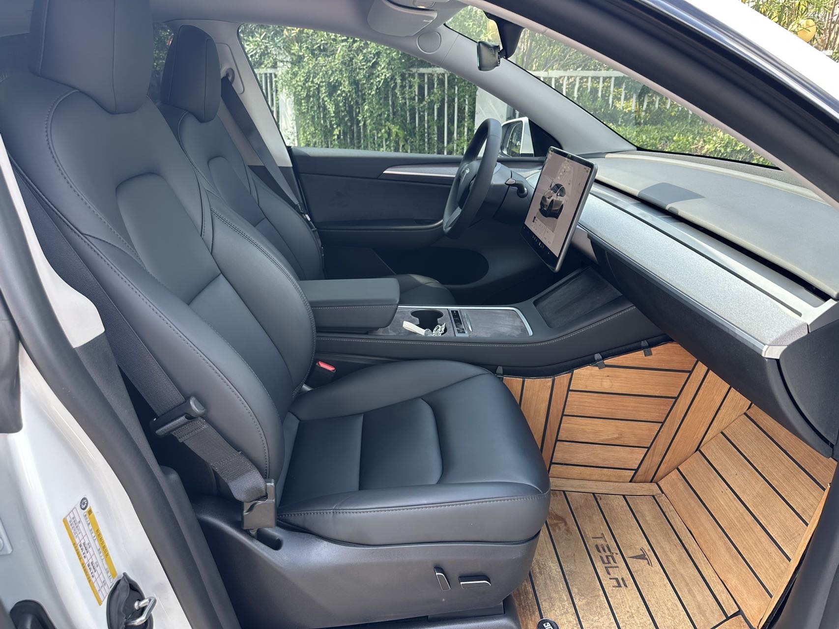 Tesla Model Y 2023 car image #9