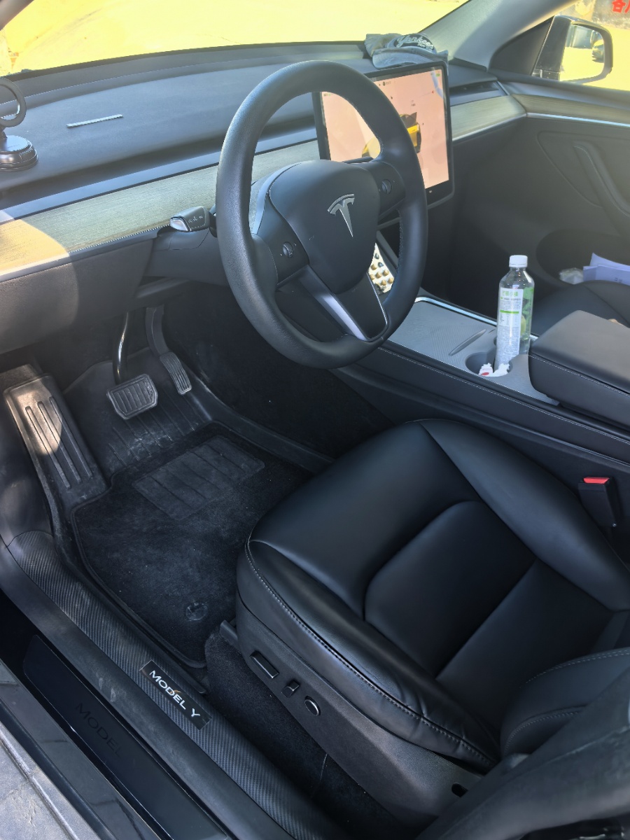 Tesla Model Y 2023 car image #3