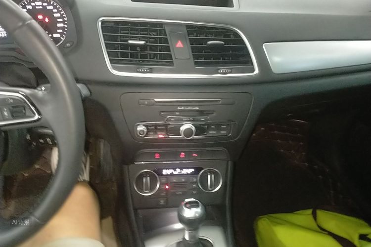 Audi Q3 2019 car image #15