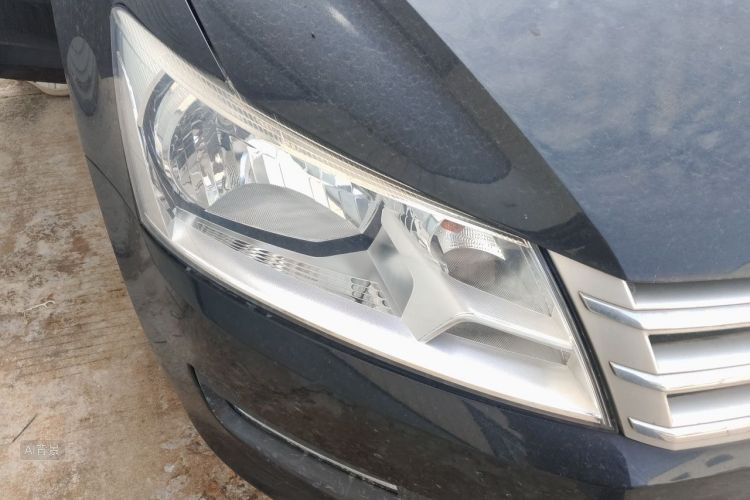Volkswagen Santana 2015 car image #8