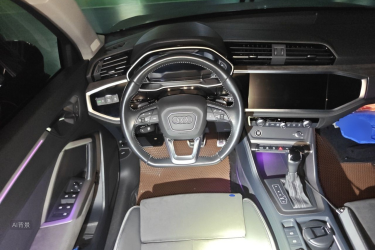 Audi Q3 2022 car image #12