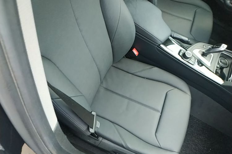 BMW 3 Series 2017 car image #24
