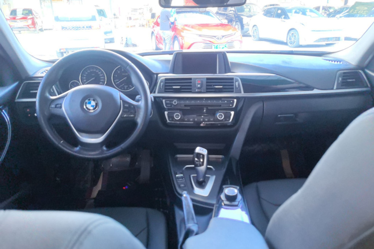 BMW 3 Series 2017 #10 BMW 3 Series 2017 car image #10