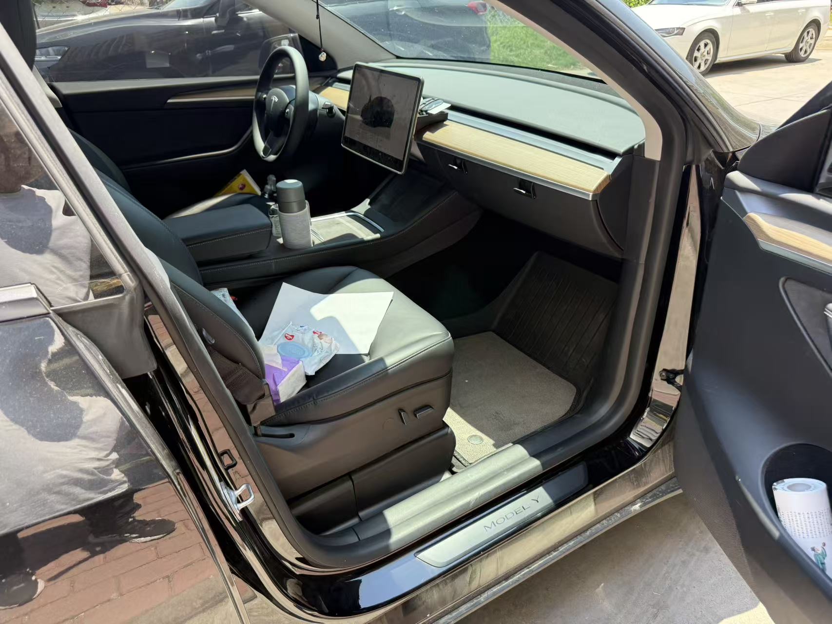 Tesla Model Y 2022 #5 Tesla Model Y 2022 car image #5