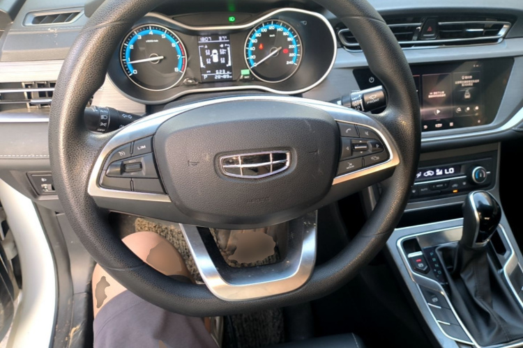 GEELY Emgrand 2021 car image #10