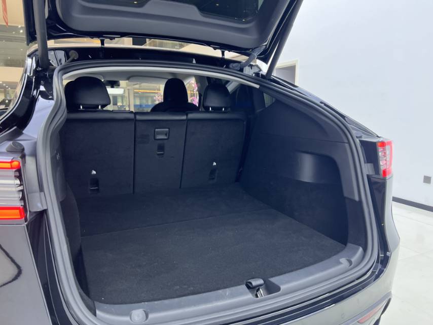 Tesla Model Y 2023 car image #5