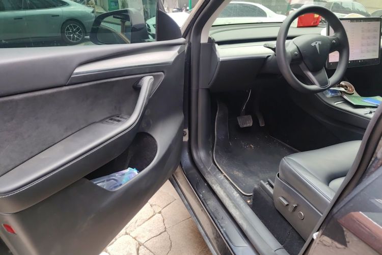 Tesla Model Y 2024 #13 Tesla Model Y 2024 car image #13