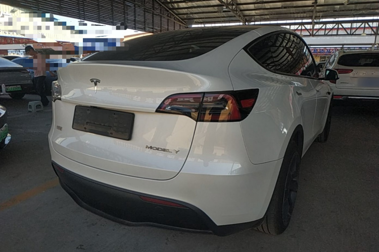 Tesla Model Y 2024 #7 Tesla Model Y 2024 car image #7