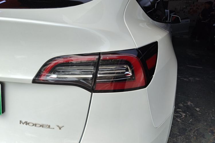 Tesla Model Y 2023 #8 Tesla Model Y 2023 car image #8