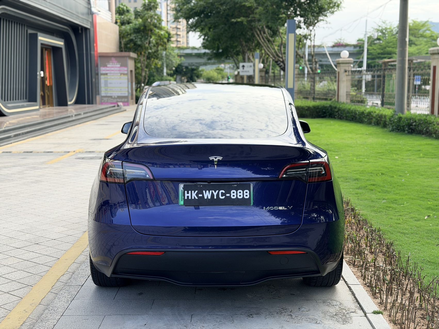 Tesla Model Y 2023 #5 Tesla Model Y 2023 car image #5
