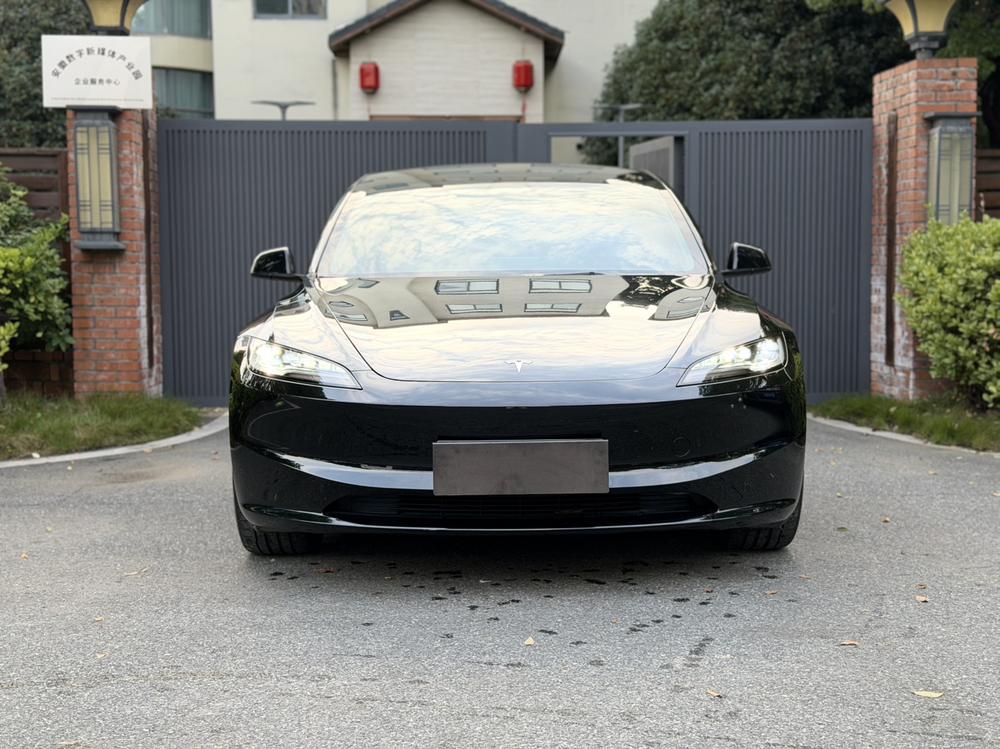 Tesla Model 3 2025 car image #2