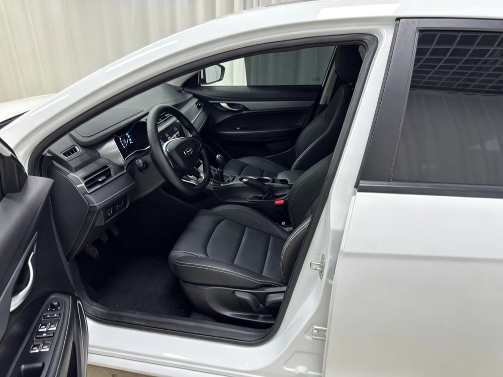 GEELY Emgrand 2021 #17 GEELY Emgrand 2021 car image #17