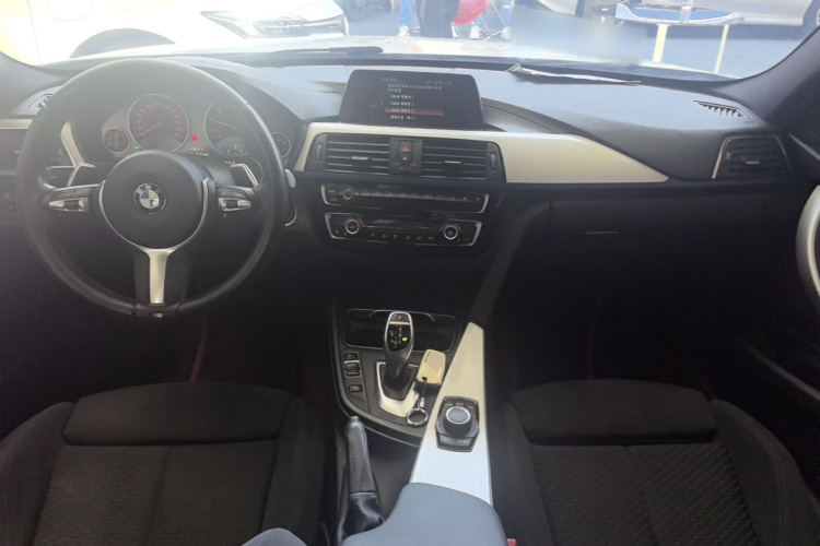 BMW 3 Series 2018 #10 BMW 3 Series 2018 car image #10