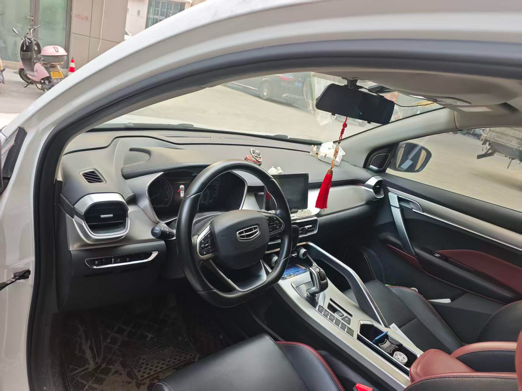GEELY Coolray 2021 صورة سيارة #4