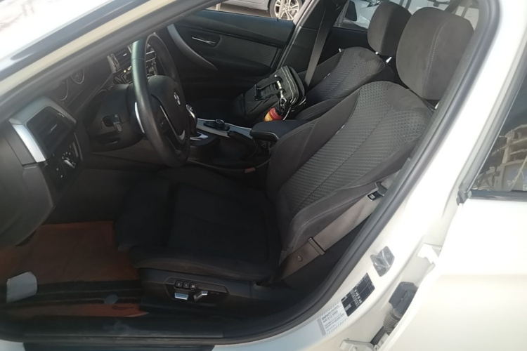 BMW 3 Series 2017 #15 BMW 3 Series 2017 car image #15
