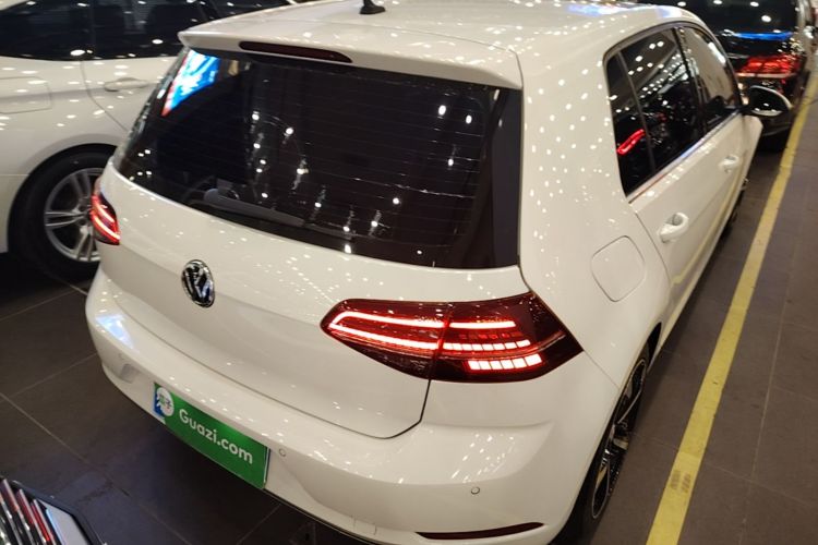 Volkswagen Golf 2019 car image #7