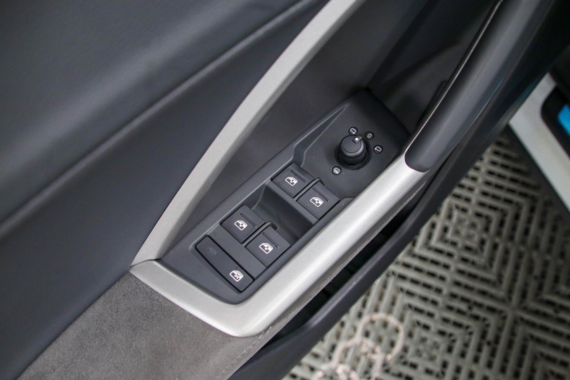 Audi Q3 2022 car image #5