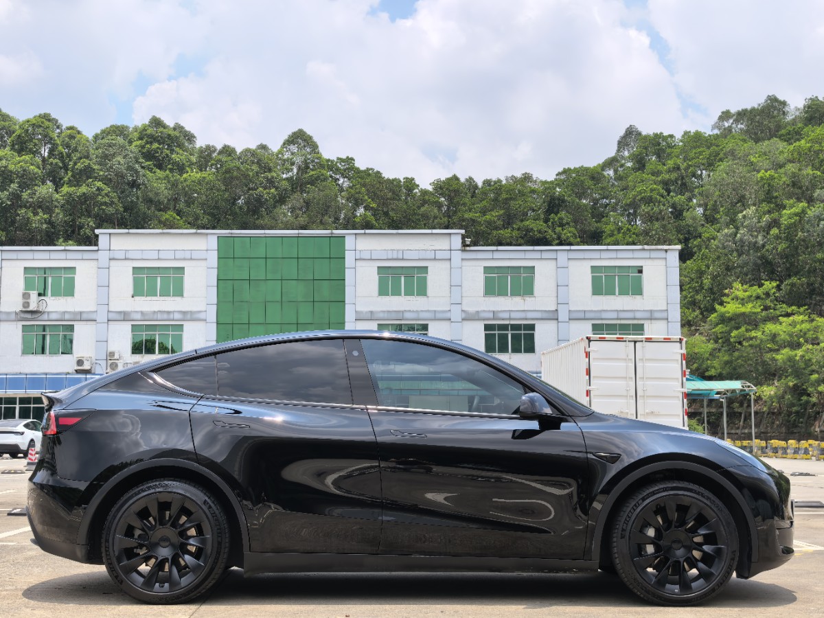Tesla Model Y 2022 #4 Tesla Model Y 2022 car image #4