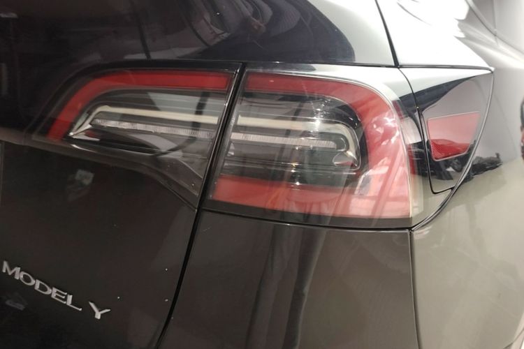Tesla Model Y 2022 #8 Tesla Model Y 2022 car image #8