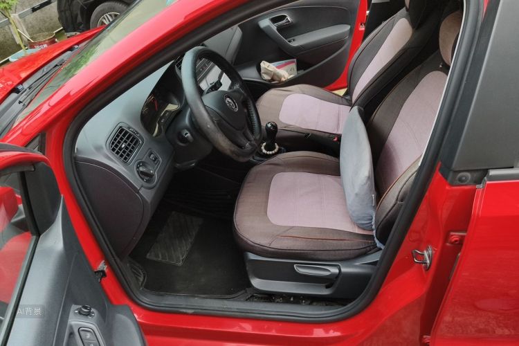 Volkswagen Polo 2018 car image #18