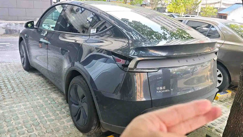Tesla Model Y 2025 car image #4