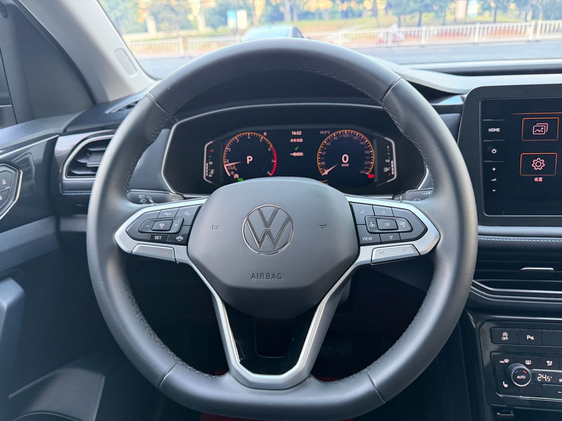 Volkswagen Tharu 2025 immagine di auto #10