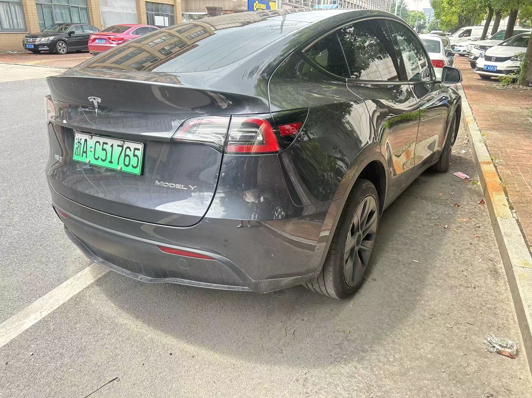 Tesla Model Y 2024 car image #3