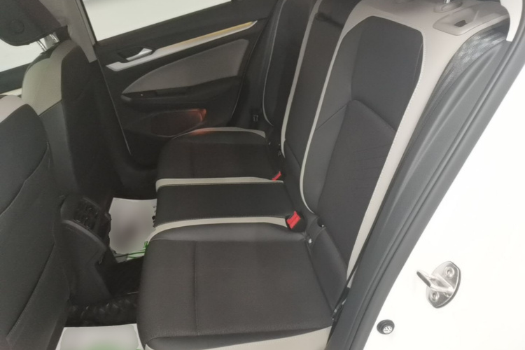 Volkswagen Golf 2024 car image #17