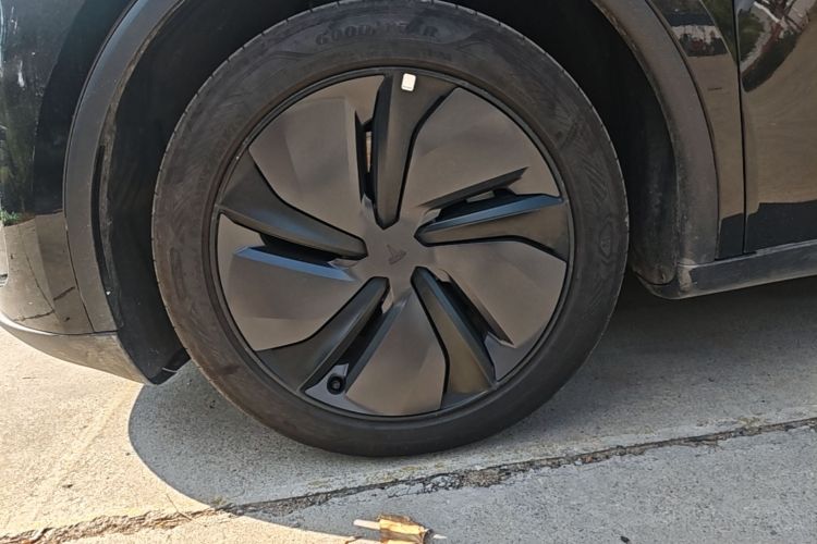 Tesla Model Y 2025 #9 Tesla Model Y 2025 car image #9