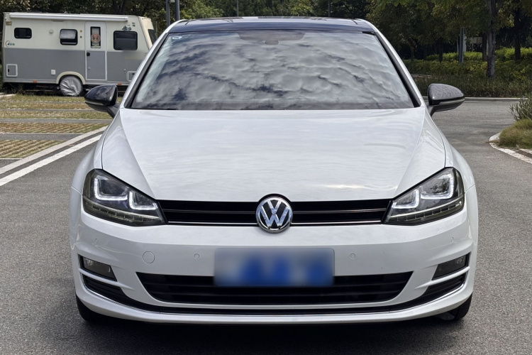 Volkswagen Golf 2017 car image #3