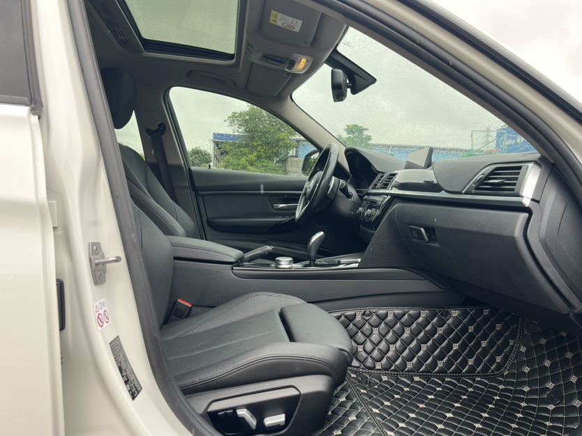 BMW 3 Series 2019 car image #8