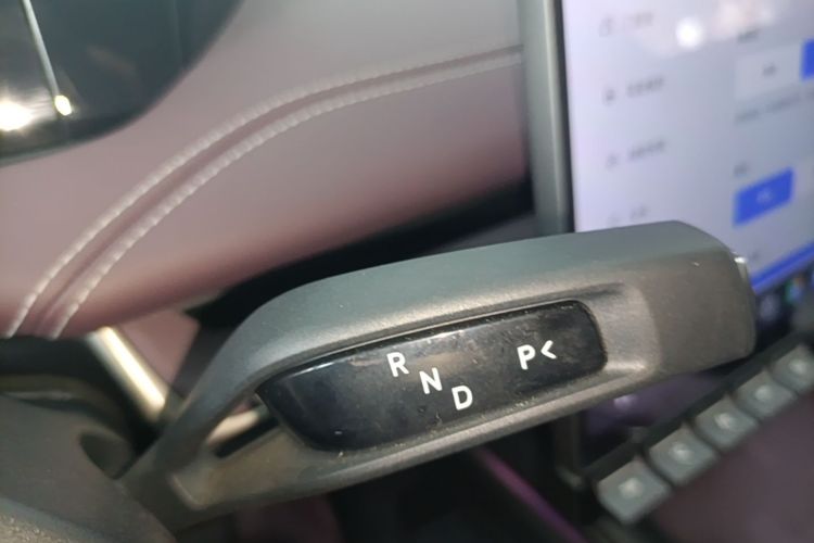 MI SU7 2024 immagine di auto #14