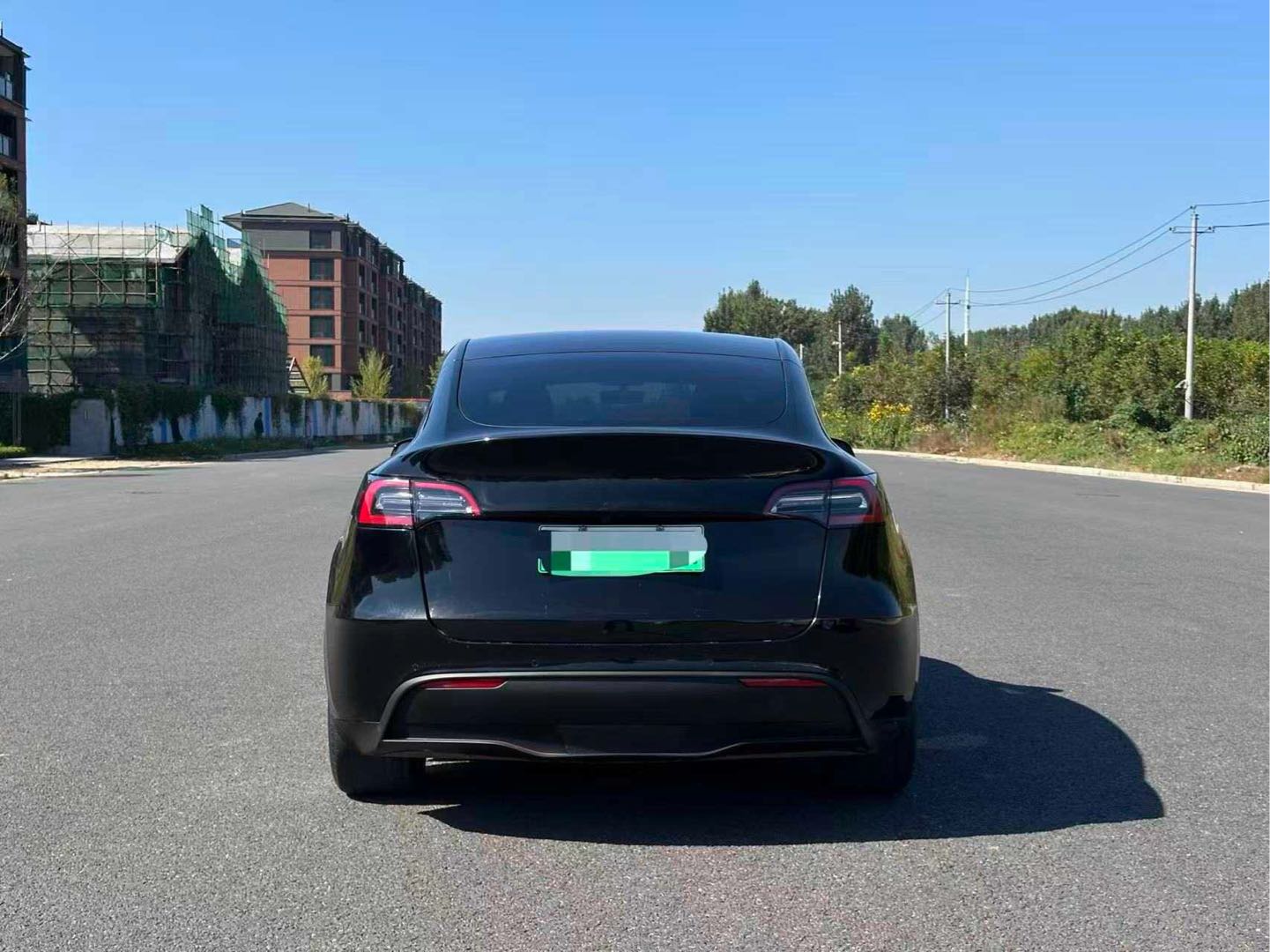Tesla Model Y 2023 صورة سيارة #10