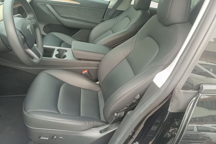 Tesla Model Y 2023 car image #15