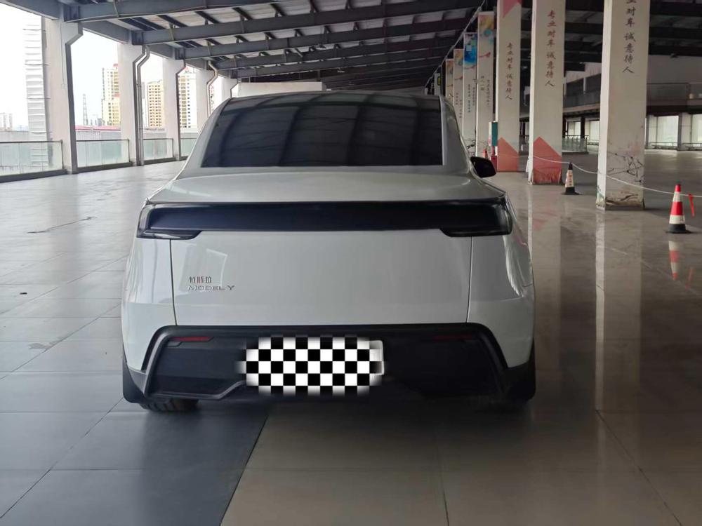 Tesla Model Y 2026 car image #4