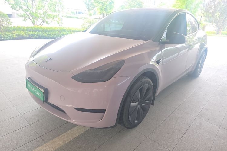 Tesla Model Y 2023 car image #2