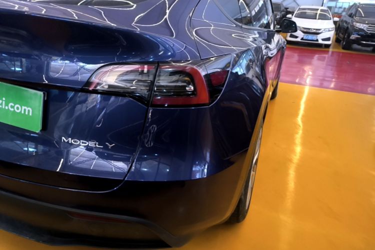 Tesla Model Y 2022 car image #8
