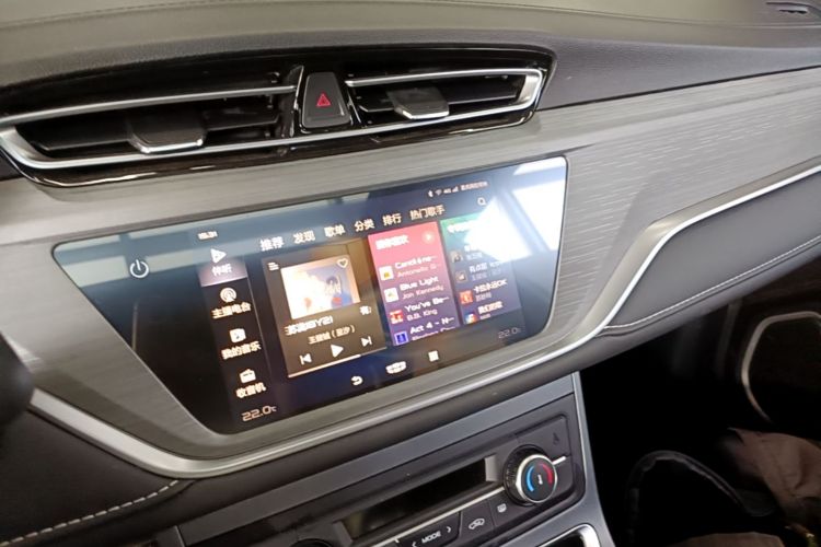 GEELY Emgrand 2021 car image #17